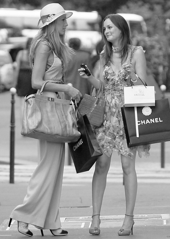 http://www.lasouriscoquette.com/wp-content/uploads/2013/05/caroll.jpg