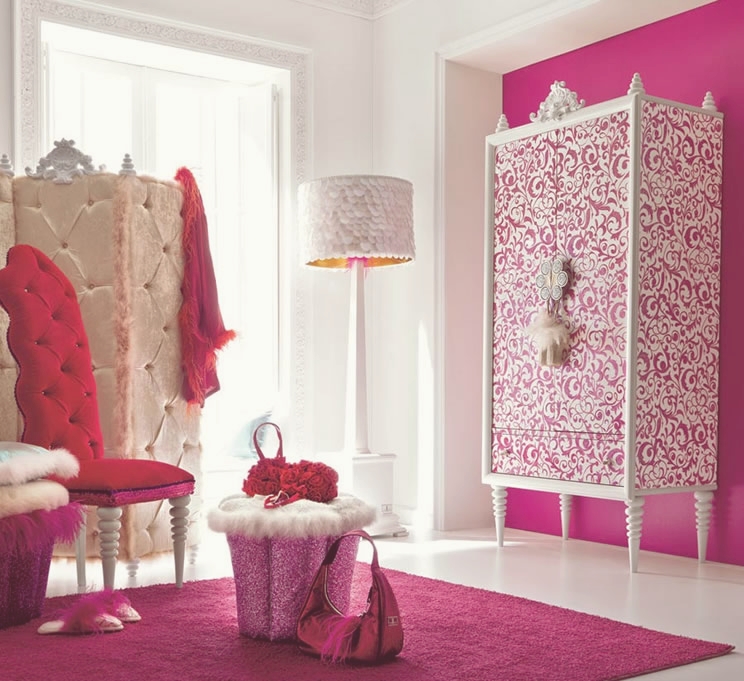 http://www.lasouriscoquette.com/wp-content/uploads/2013/05/elegant-pink-room-decorating-ideas.jpg