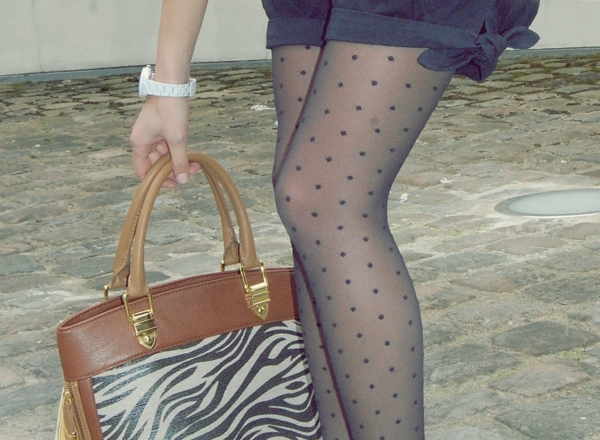 http://www.lasouriscoquette.com/wp-content/uploads/2013/05/navy8.jpg