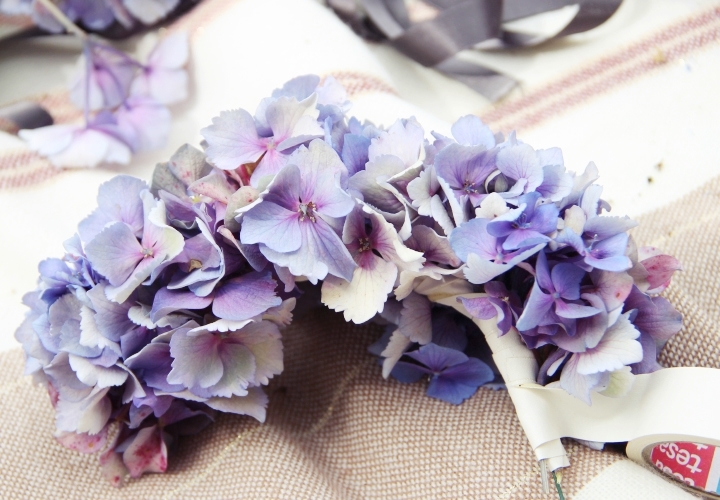 la-souris-coquette-blog-mode-DIY-couronne-de-fleurs-hortensia-12